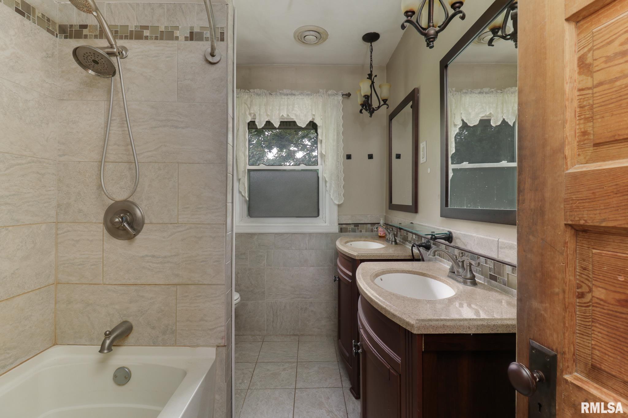 412 Elm Street Delavan, IL 61734 - Photo 18 of 33