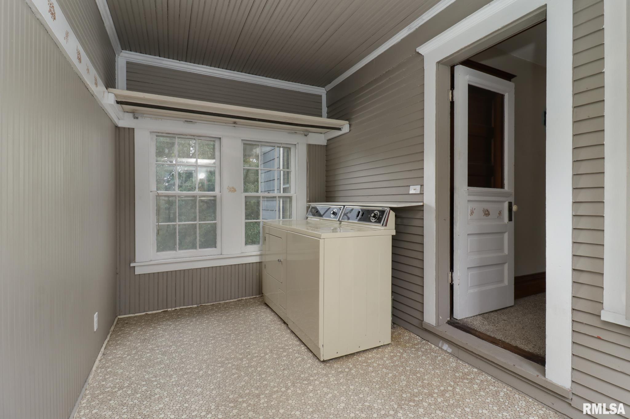 412 Elm Street Delavan, IL 61734 - Photo 23 of 33