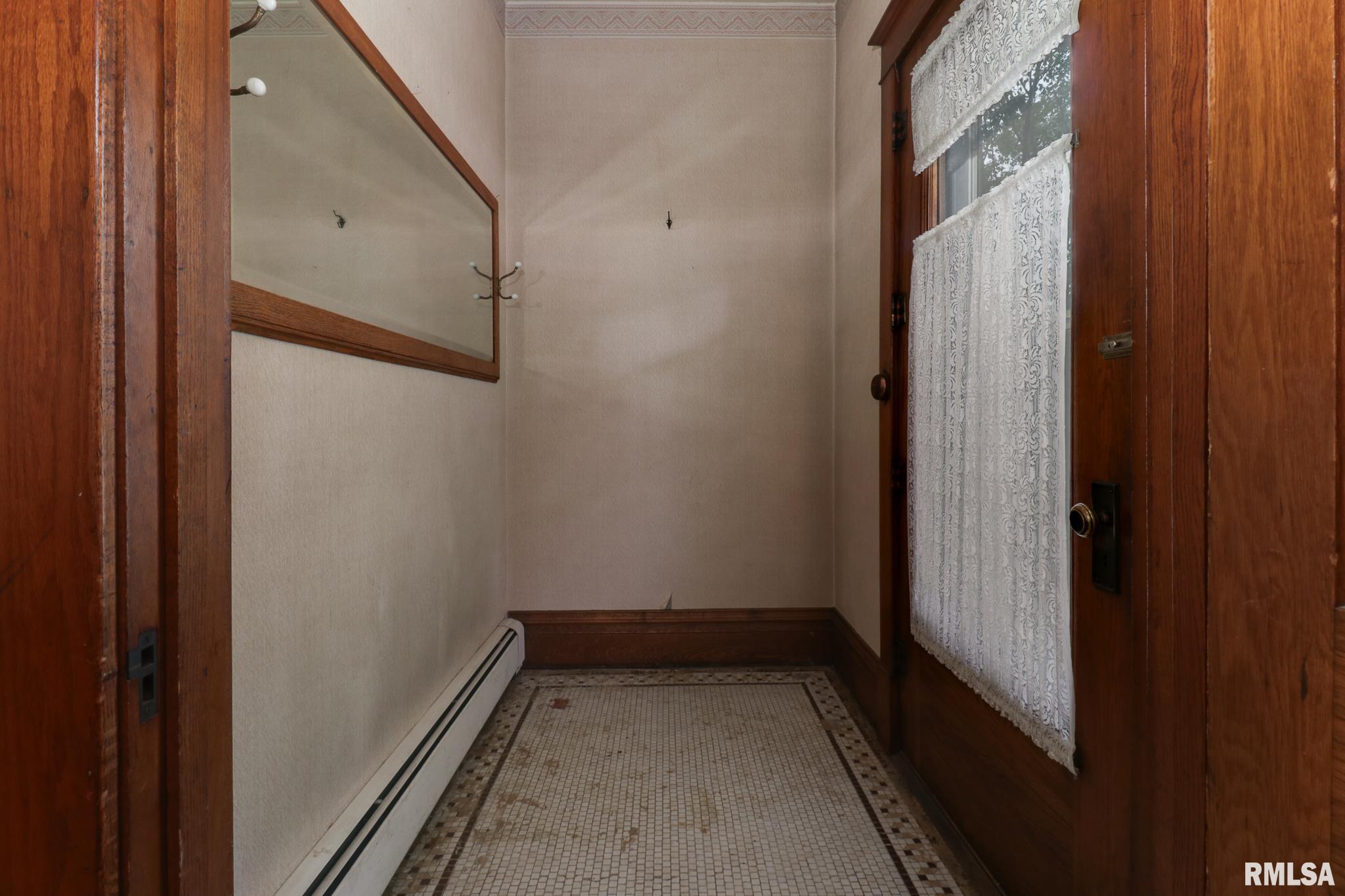 412 Elm Street Delavan, IL 61734 - Photo 6 of 33