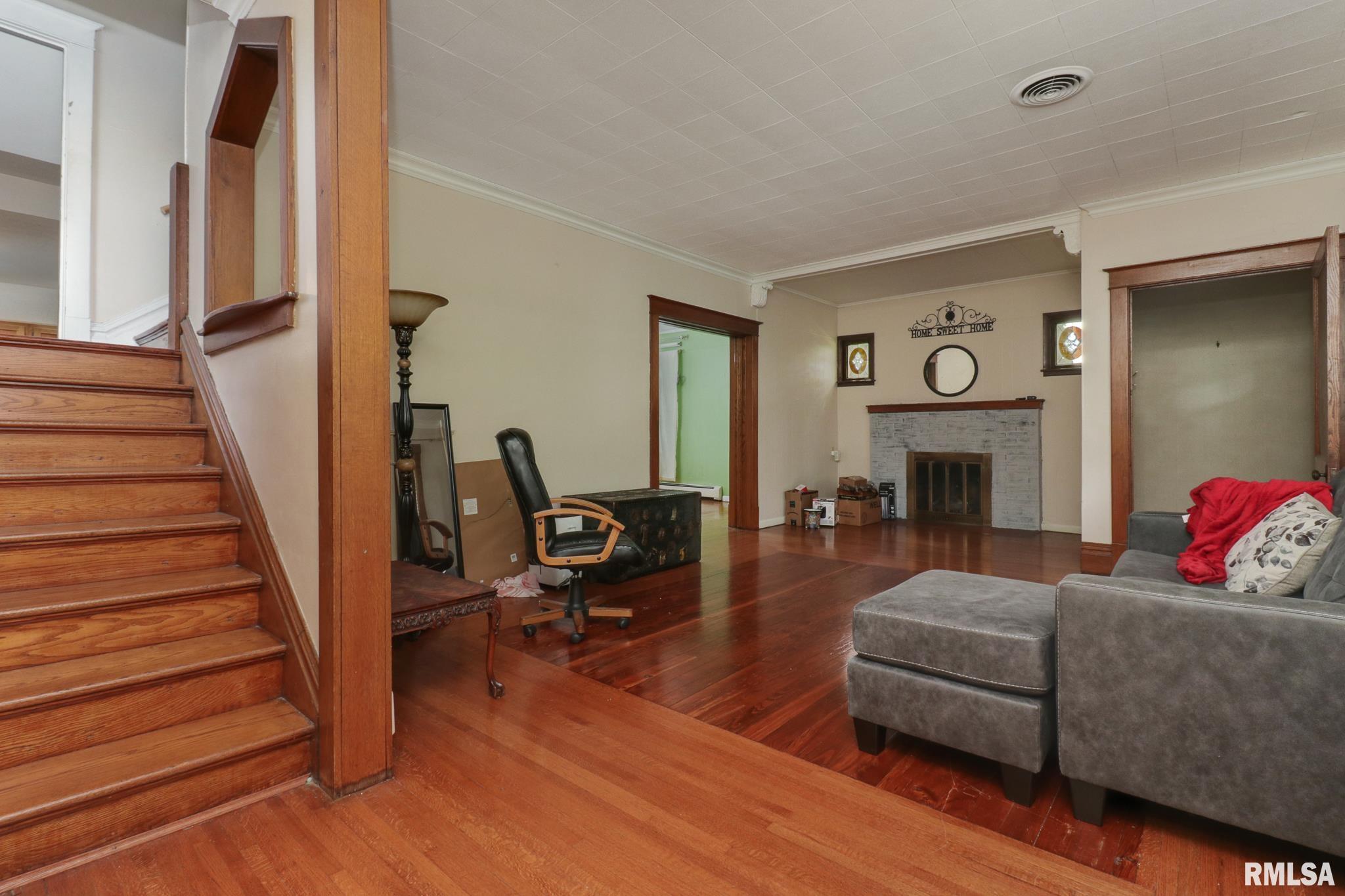 412 Elm Street Delavan, IL 61734 - Photo 7 of 33