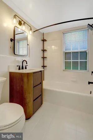 $2,450 | 2405 Arlington Boulevard, Unit 76, Arlington, VA 22201