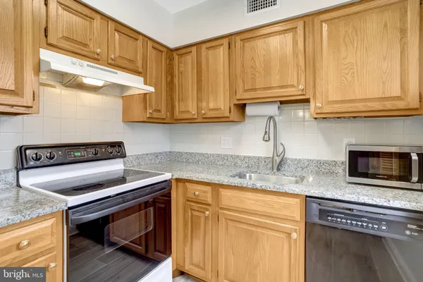 $2,450 | 2405 Arlington Boulevard, Unit 76, Arlington, VA 22201