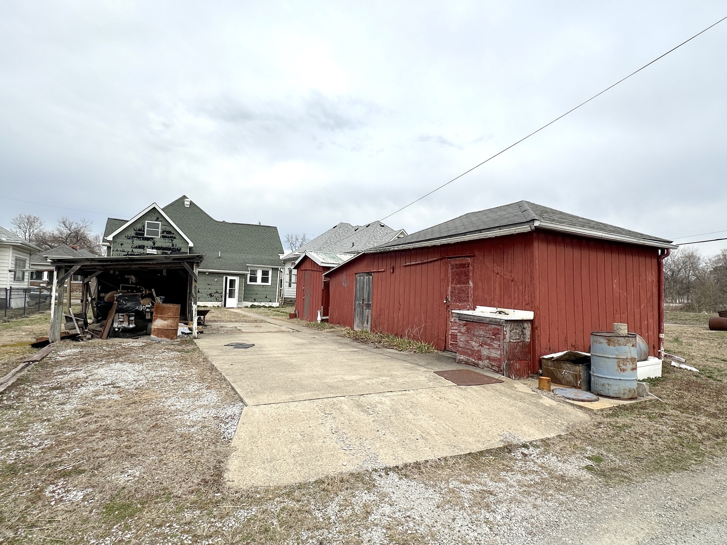 1821 Division Street Murphysboro, IL 62966 - Photo 16 of 16 a front view of a house with yard and seating space