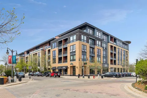 $399,900 | 4730 Park Commons Drive, Unit 204, St. Louis Park, MN 55416