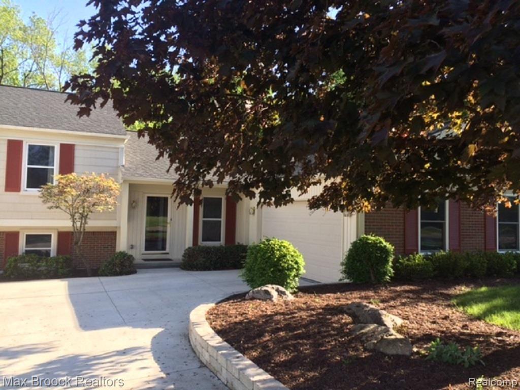 2071 North Fairview Lane Rochester Hills, MI 48306 - Photo 2 of 40