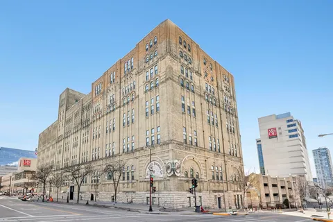 $235,900 | 270 East Highland Avenue, Unit 446, Milwaukee, WI 53202