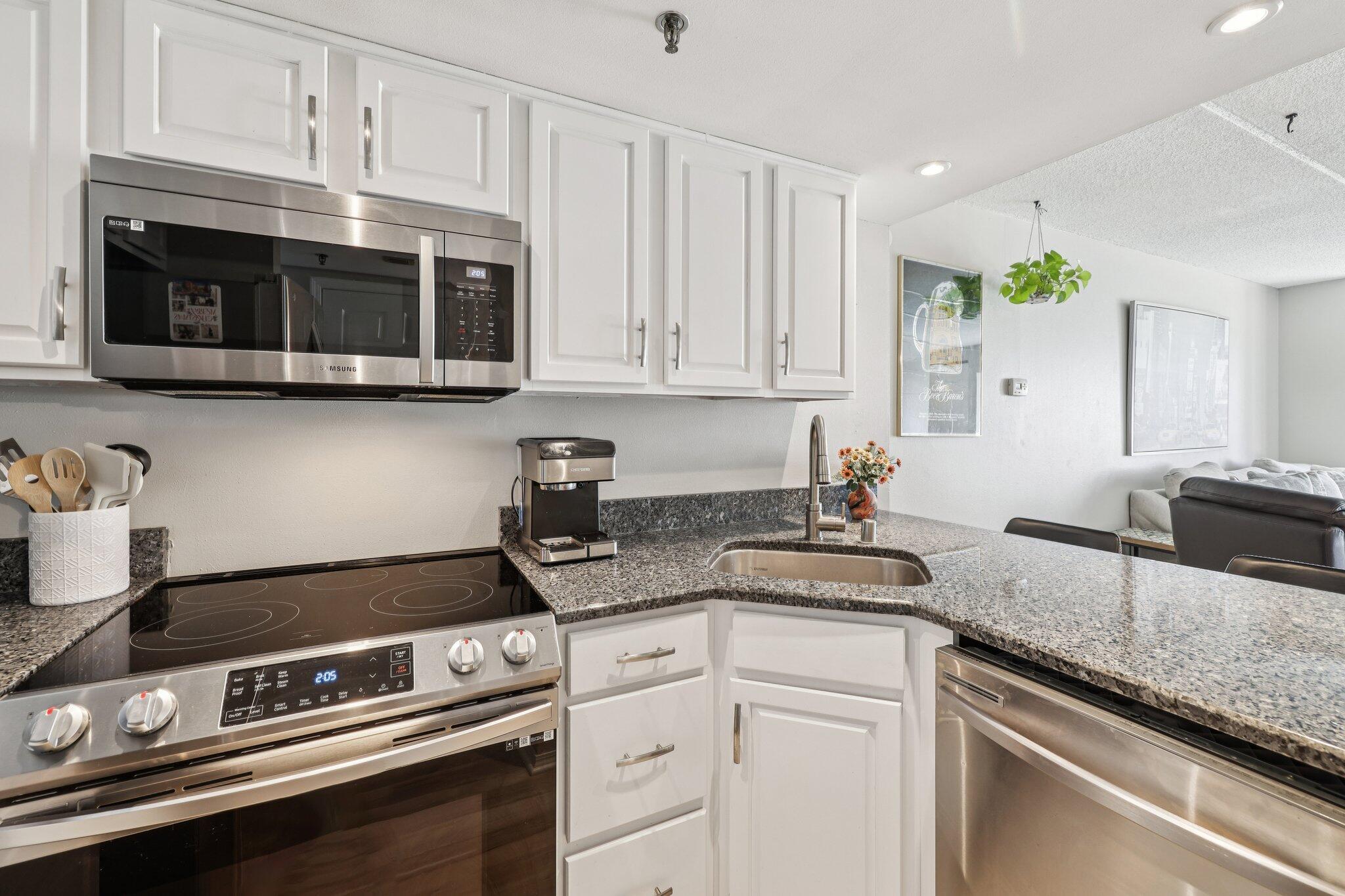 270 East Highland Avenue, Unit 446 Milwaukee, WI 53202 - Photo 11 of 29 Stainless appliances