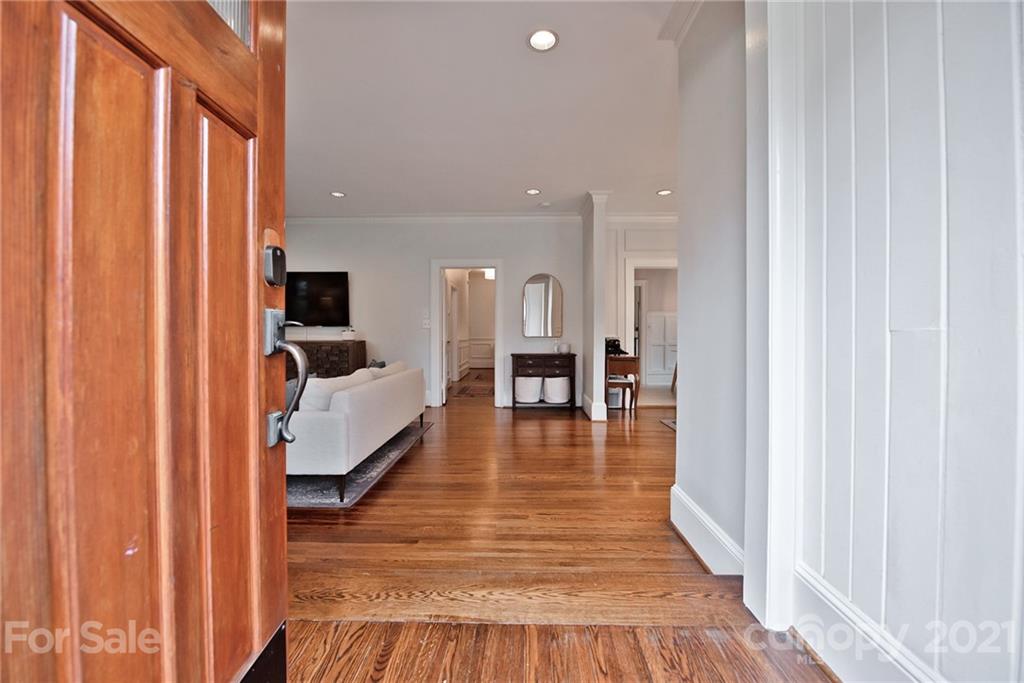 2227 Sharon Road Charlotte, NC 28207 - Photo 4 of 27 Gallery Image 4