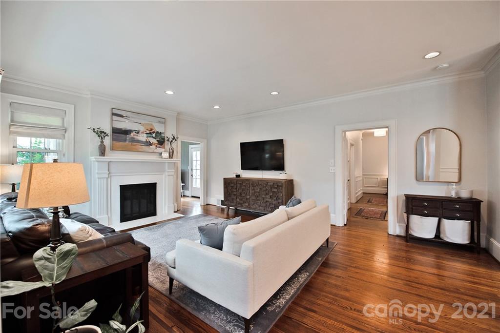 2227 Sharon Road Charlotte, NC 28207 - Photo 5 of 27 Gallery Image 5