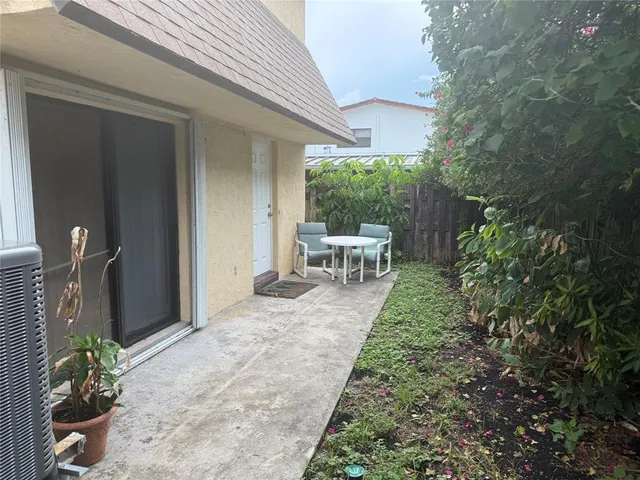 $1,595 | 347 Elm Street, Hollywood, FL 33019