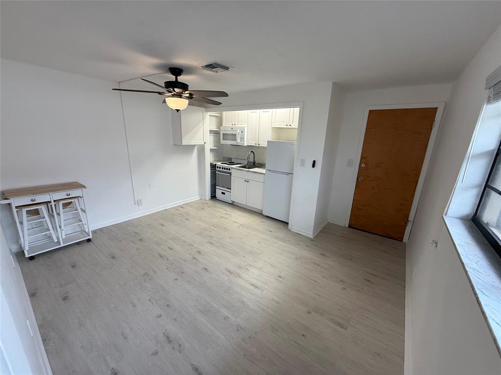 347 Elm Street Hollywood, FL 33019 - Photo 5 of 15