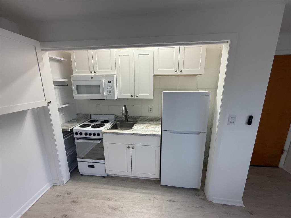 347 Elm Street Hollywood, FL 33019 - Photo 6 of 15