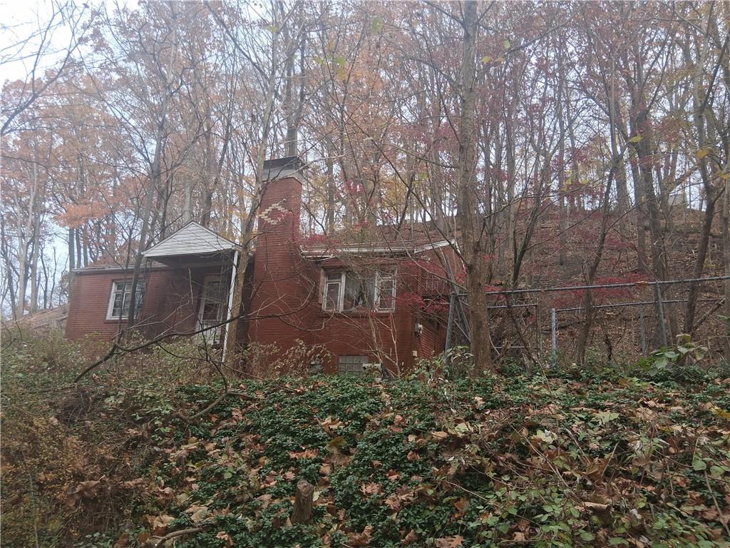 109 Wayne Street Aliquippa, PA 15001 - Photo 4 of 7 a view of a backyard