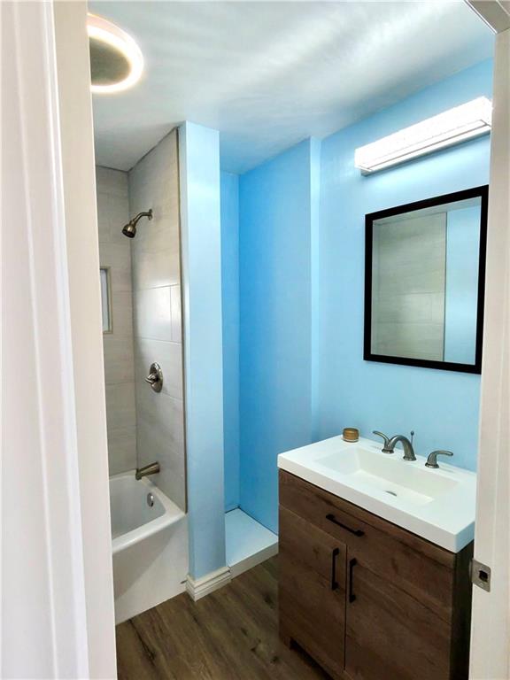 514 Ridge Avenue Canonsburg, PA 15317 - Photo 11 of 20 a bathroom with a sink a tub and a mirror