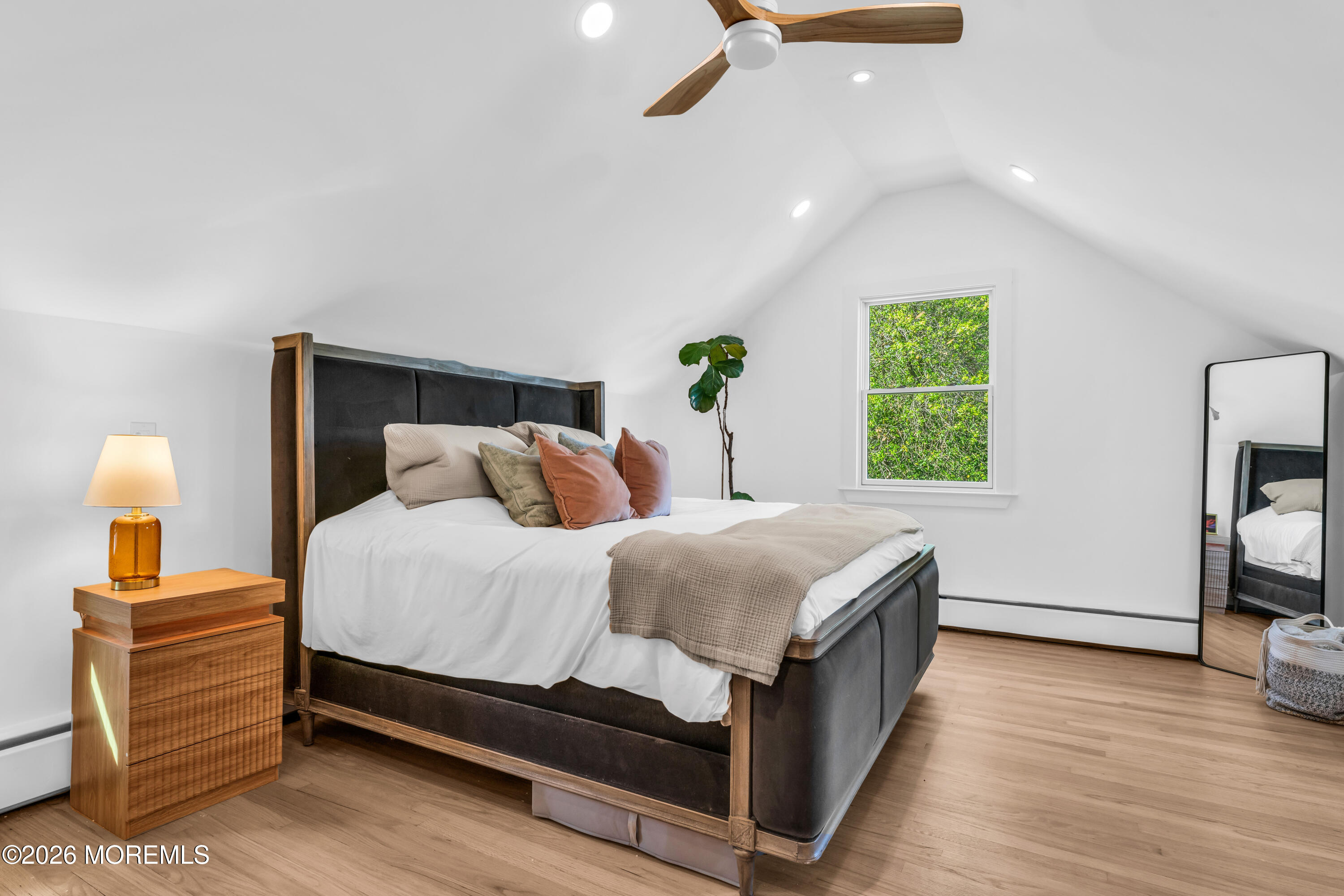 475 Locust Point Road Rumson, NJ 07760 - Photo 30 of 83 Vaulted ceiling