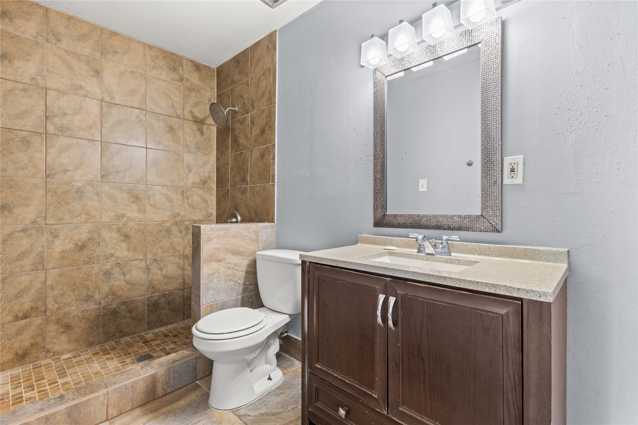 8238 Fondren Road, Unit 8238 Houston, TX 77074 - Photo 24 of 28 Primary Bathroom