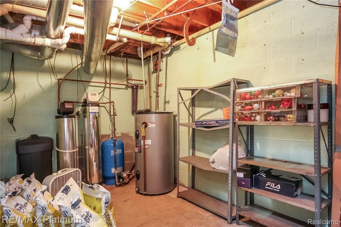606 East Coon Lake Road Howell, MI 48843 - Photo 43 of 64 043-Storage-5582706-medium.jpg