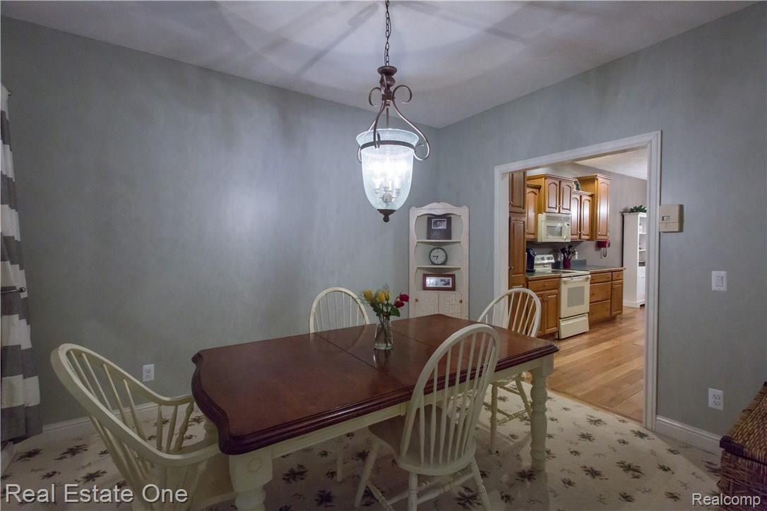 2900 Stillson - diningrm.jpg