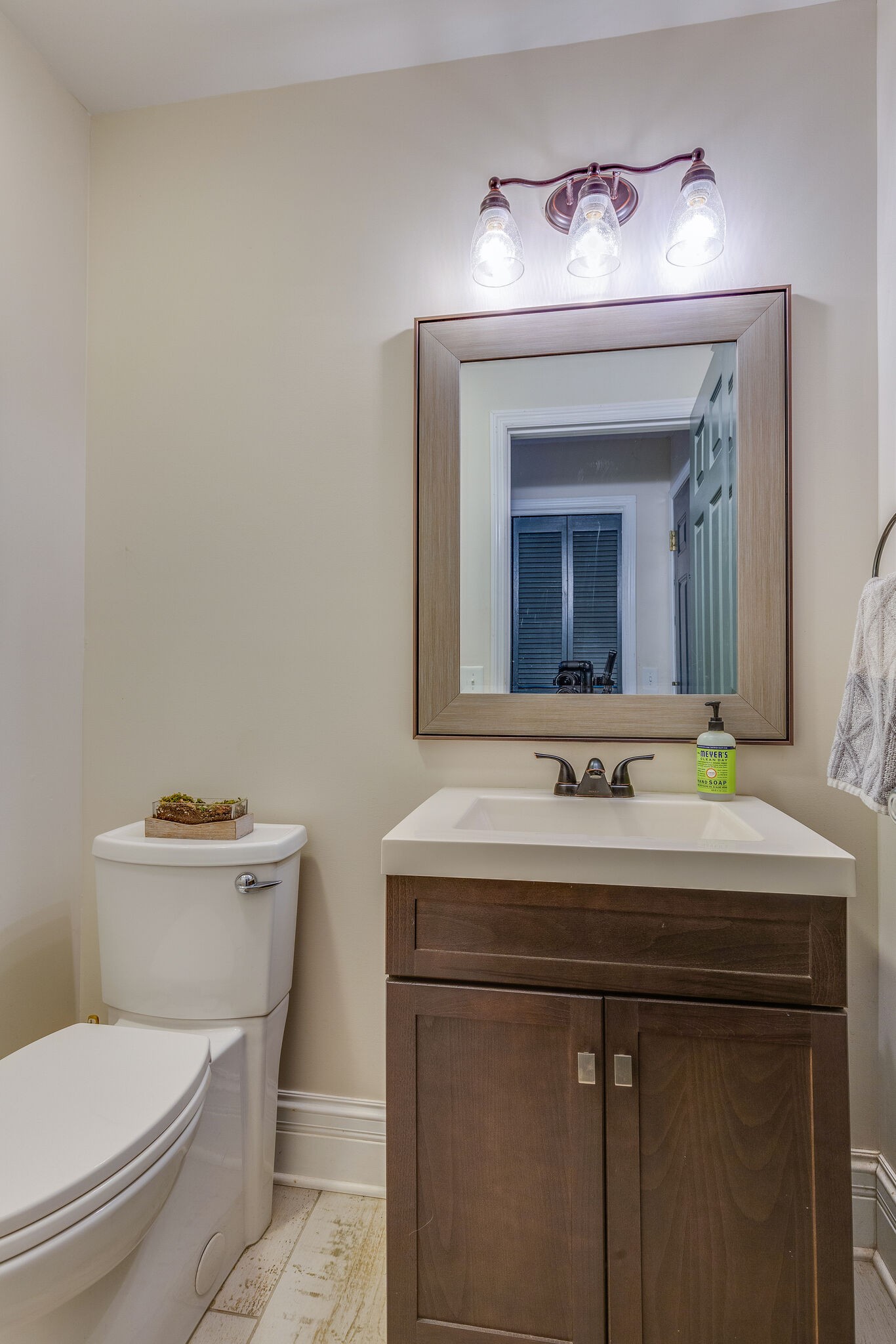 21 Cooks Road Mount Juliet, TN 37122 - Photo 14 of 35 a bathroom with a toilet sink and mirror