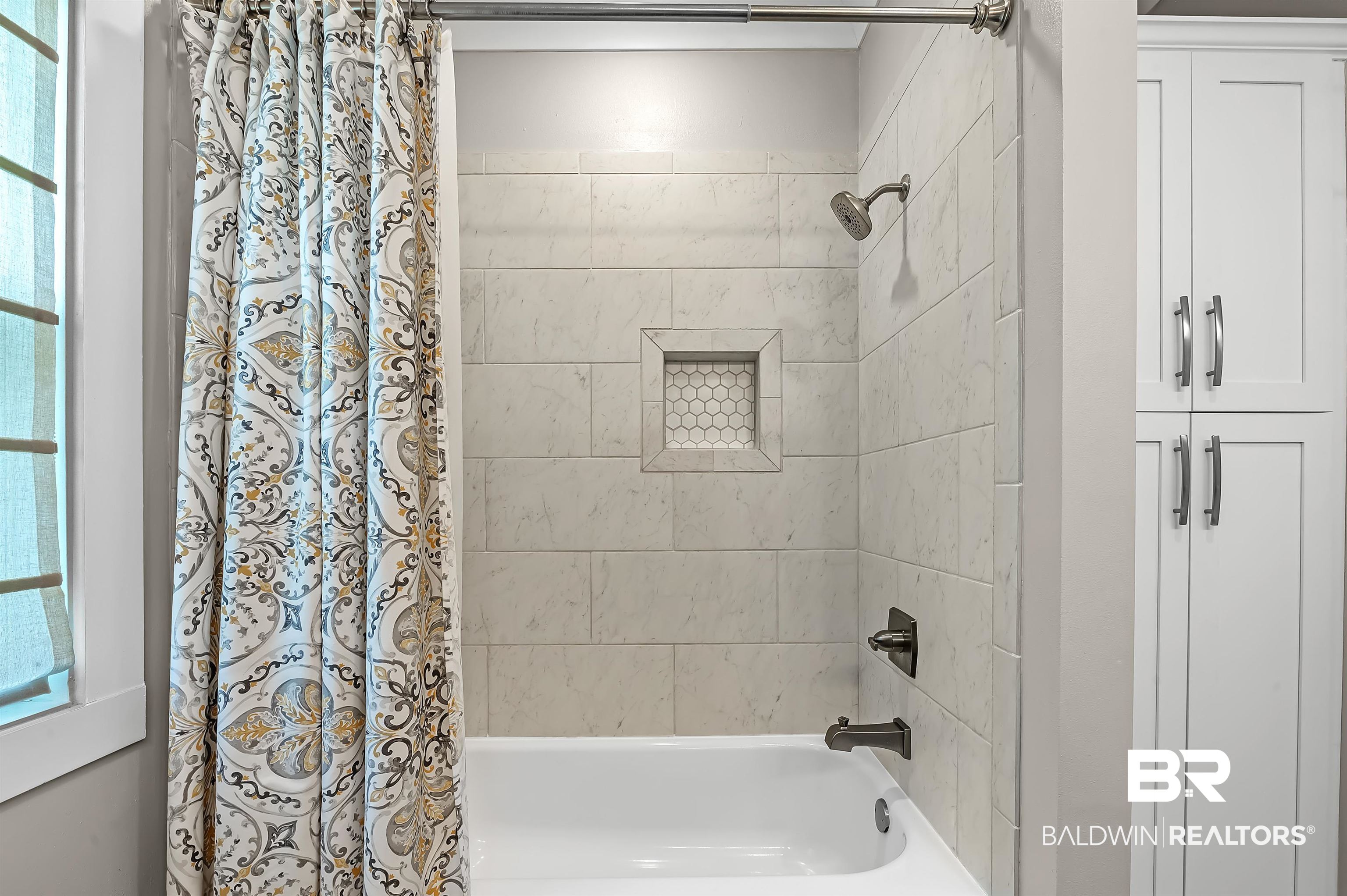 14033 Underwood Road Summerdale, AL 36580 - Photo 39 of 50 Guest Bathroom