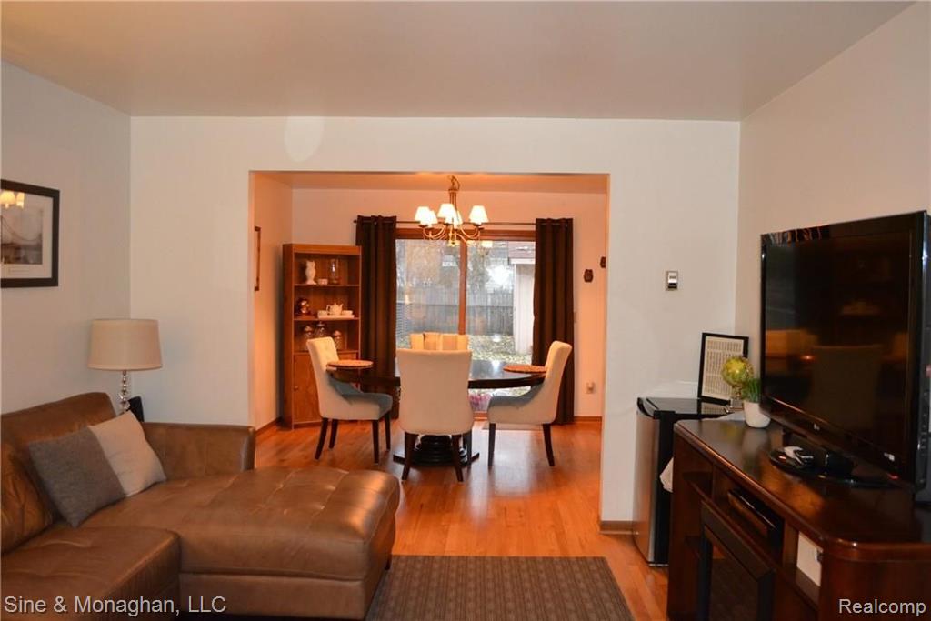 2072 Ridgemont Road Grosse Pointe Woods, MI 48236 - Photo 2 of 13