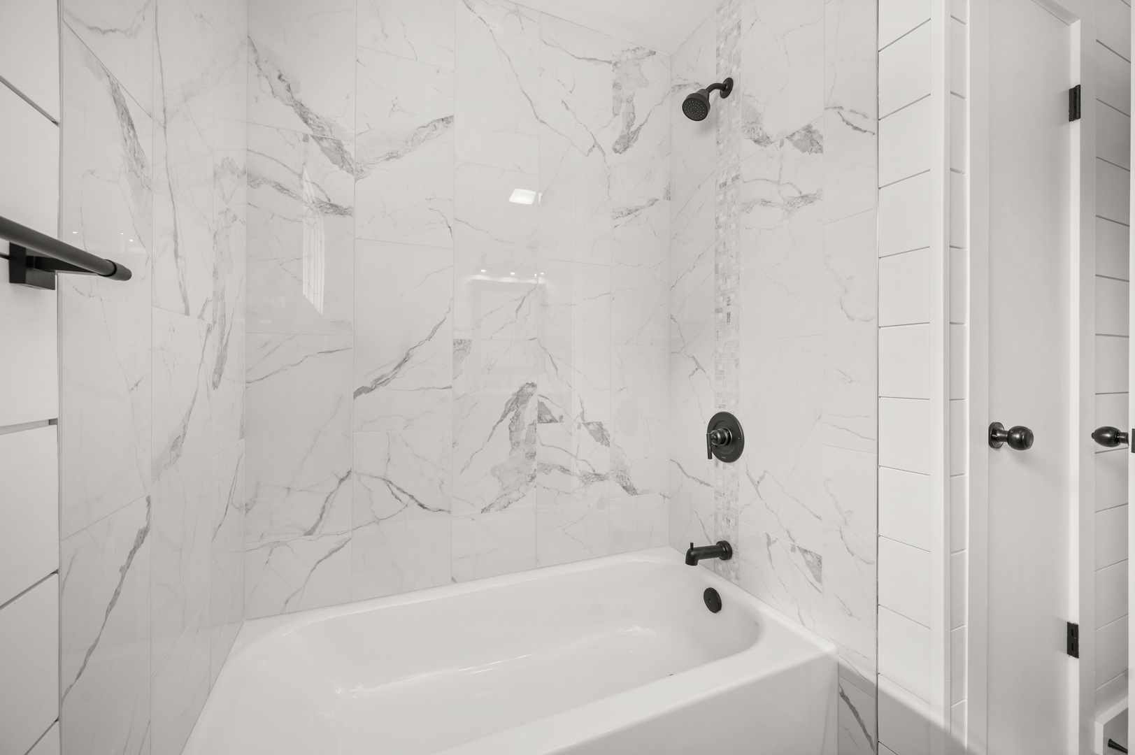 804 Normal Road DeKalb, IL 60115 - Photo 20 of 27 a bathroom with a bathtub