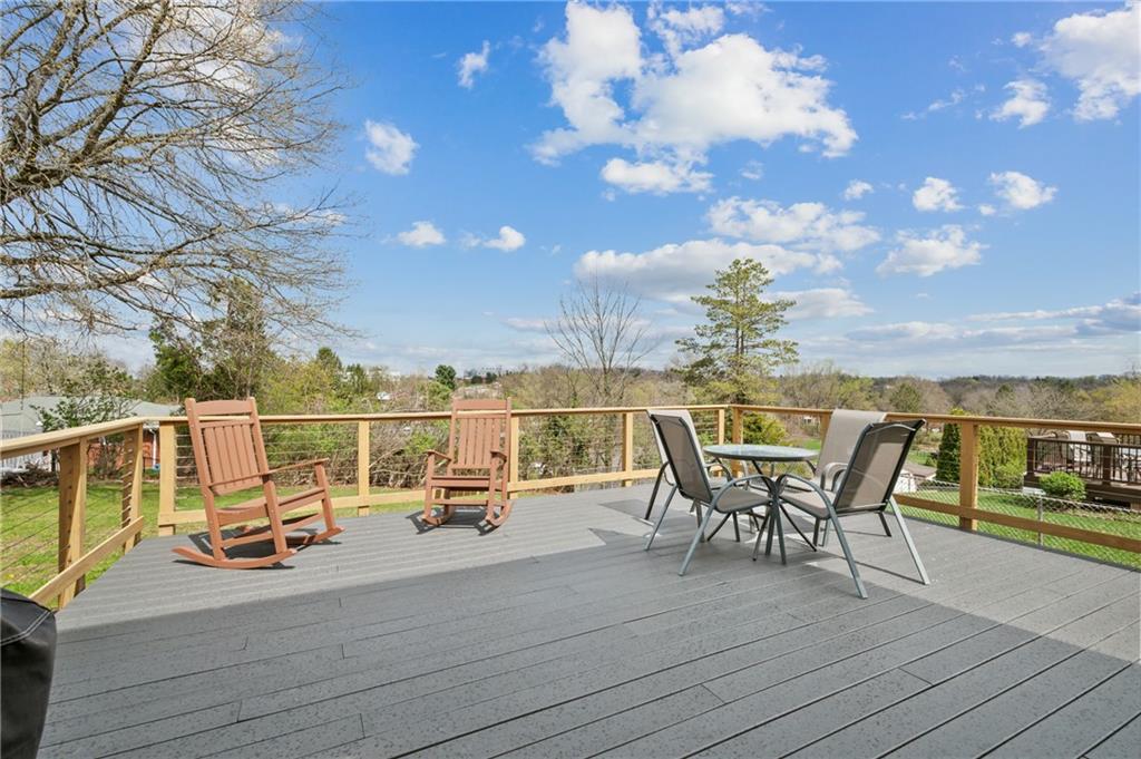 419 Amherst Avenue Coraopolis, PA 15108 - Photo 24 of 29 a view of a terrace with seating space
