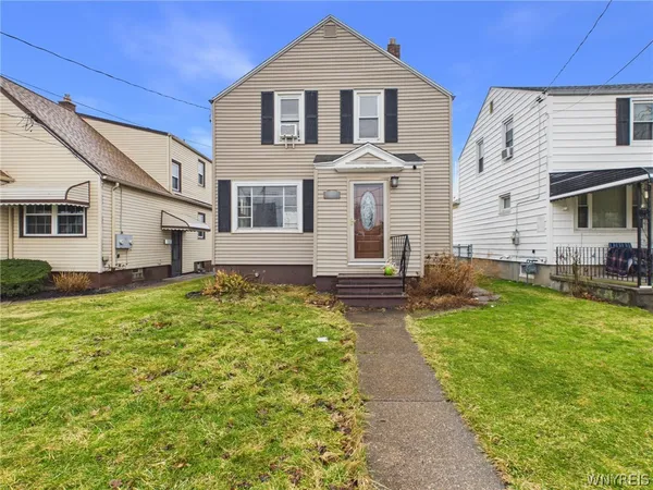 $137,900 | 2733 Independence Avenue, Niagara Falls, NY 14301