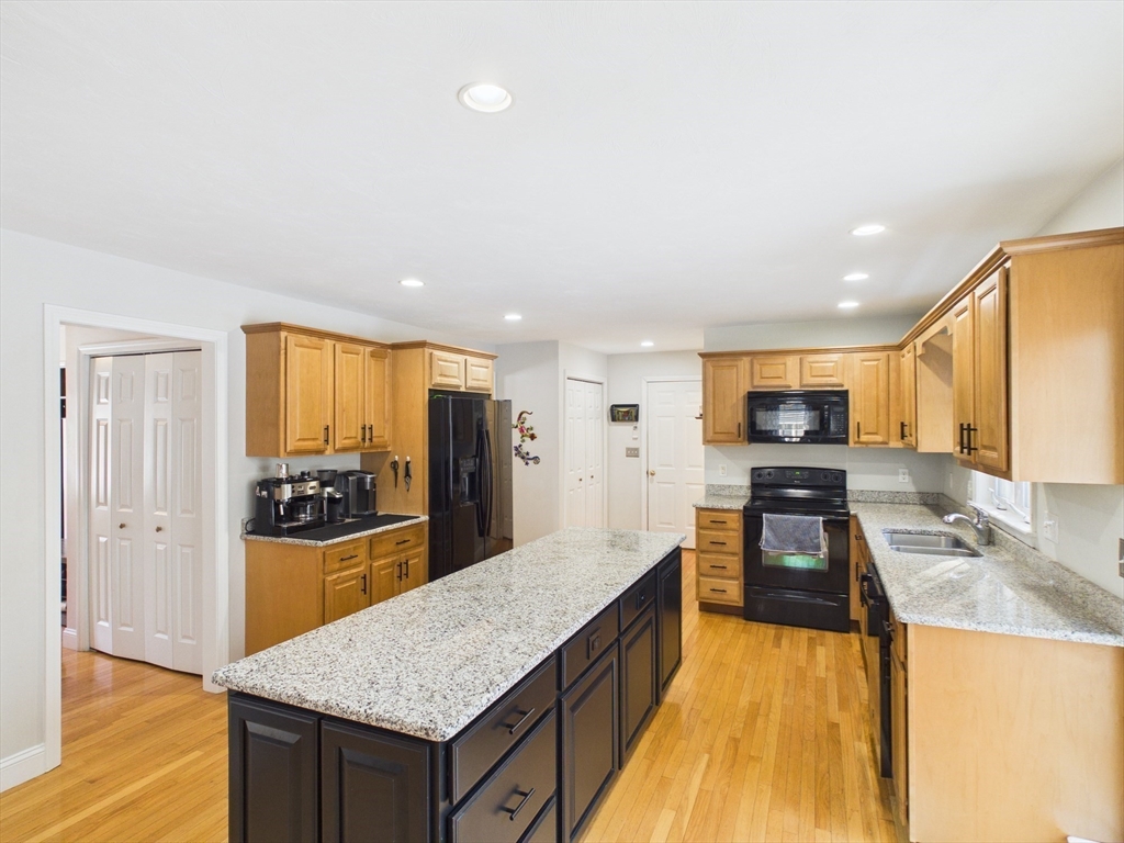 76 Karen's Way Raynham, MA 02767 - Photo 11 of 42
