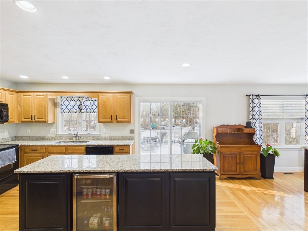 76 Karen's Way Raynham, MA 02767 - Photo 15 of 42