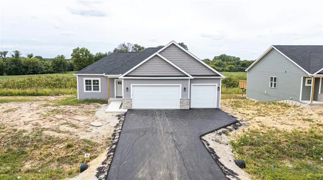 $439,900 | 201 Edgewater Court, Theresa, WI 53091