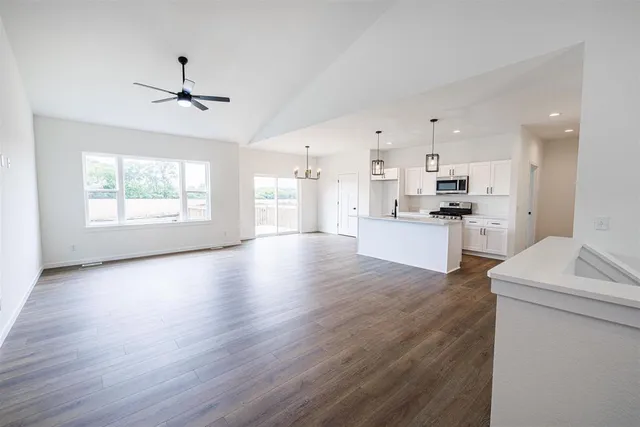 $439,900 | 201 Edgewater Court, Theresa, WI 53091