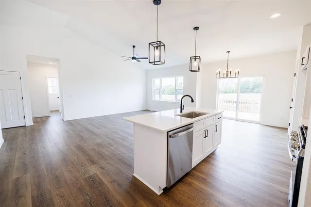 $439,900 | 201 Edgewater Court, Theresa, WI 53091