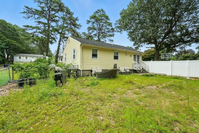 $279,000 | 381 North Brook Road, Springfield, MA 01119