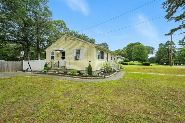 $279,000 | 381 North Brook Road, Springfield, MA 01119