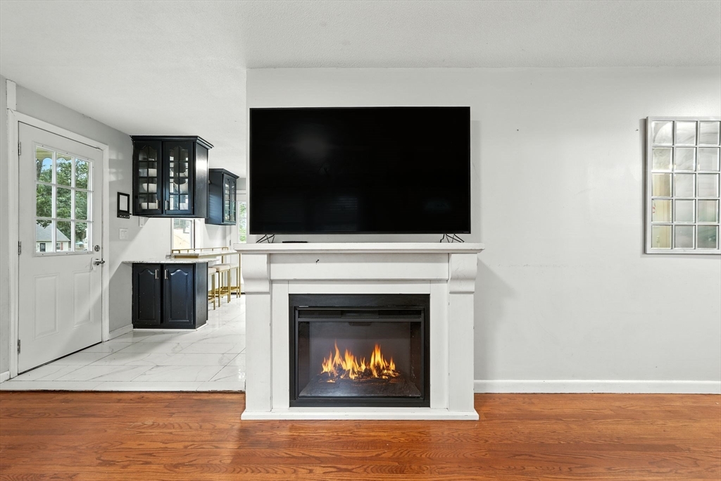 381 North Brook Road Springfield, MA 01119 - Photo 8 of 34