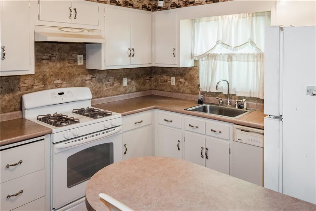 746 Bunola River Road Elizabeth, PA 15037 - Photo 10 of 12 Kitchen
