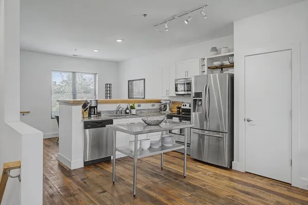 $2,350 | 1225 4th Avenue South, Unit 205, Nashville, TN 37210