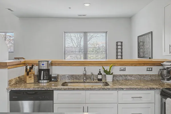 $2,350 | 1225 4th Avenue South, Unit 205, Nashville, TN 37210