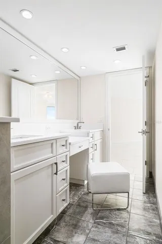 $5,900 | 988 Boulevard Of The Arts, Unit 1714, Sarasota, FL 34236