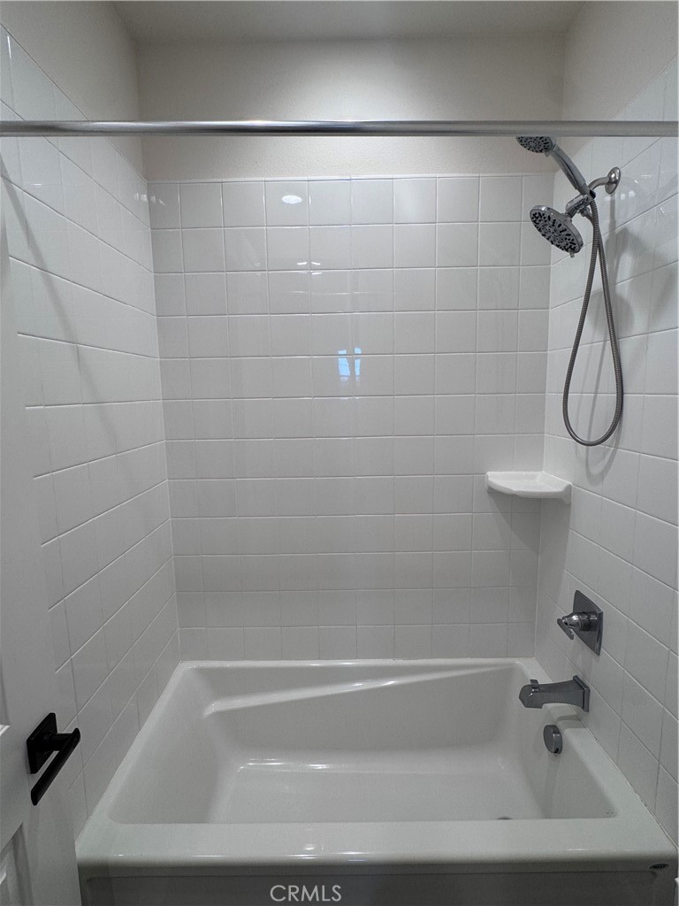 277 Barnes Road Tustin, CA 92782 - Photo 33 of 41 Hall bath