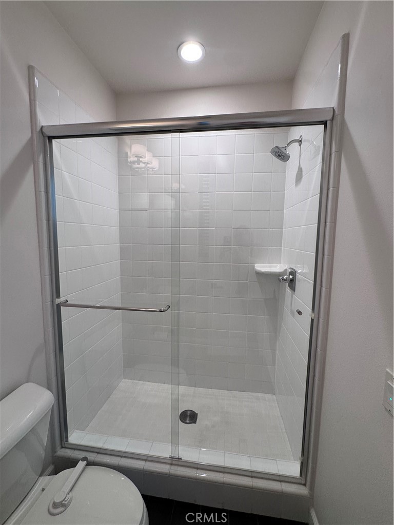 277 Barnes Road Tustin, CA 92782 - Photo 35 of 41 Downstairs bath