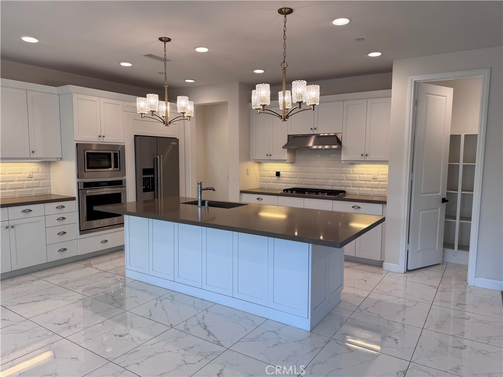 277 Barnes Road Tustin, CA 92782 - Photo 8 of 41