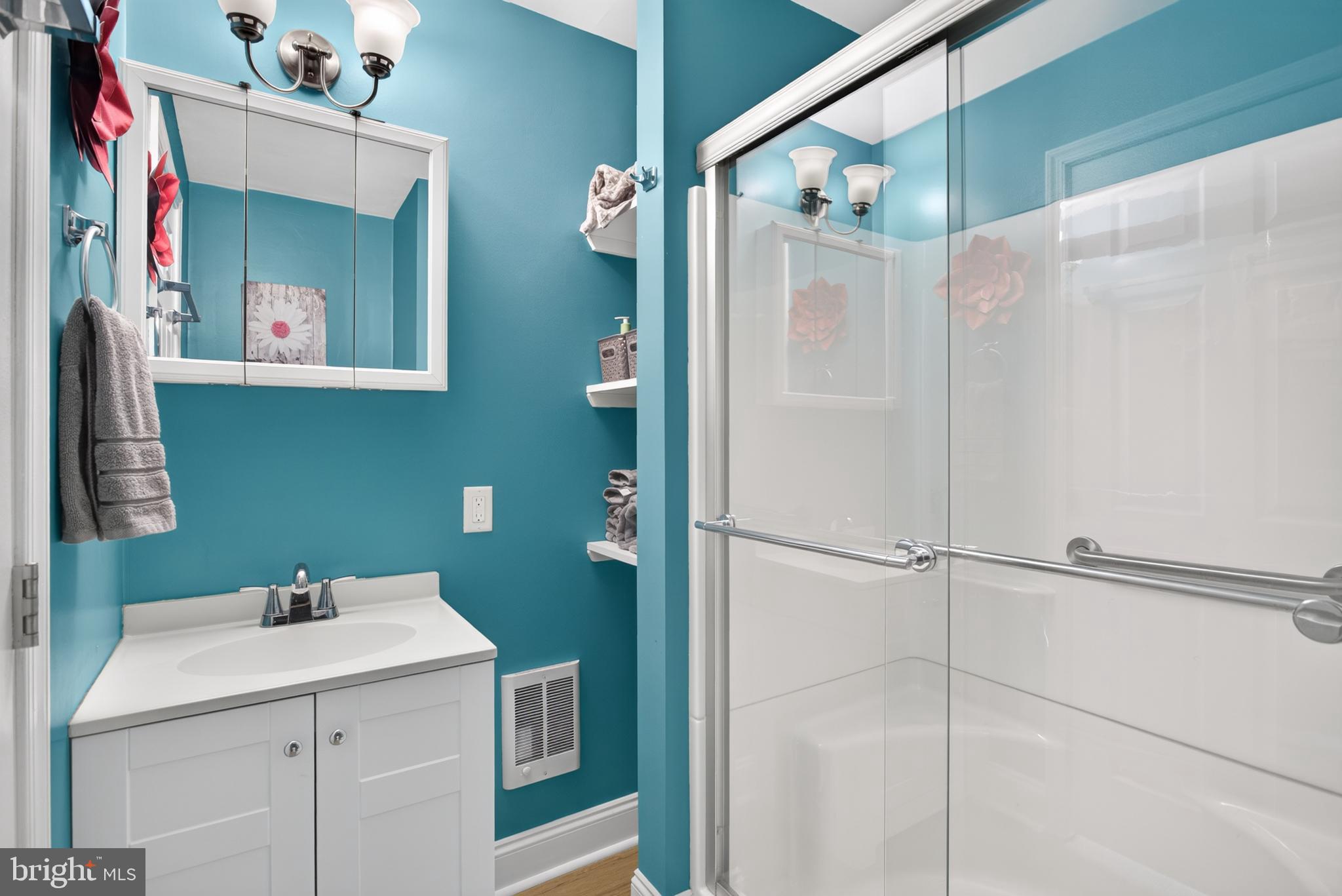 141 North Norwinden Drive Springfield, PA 19064 - Photo 18 of 42 En-suite Bathroom