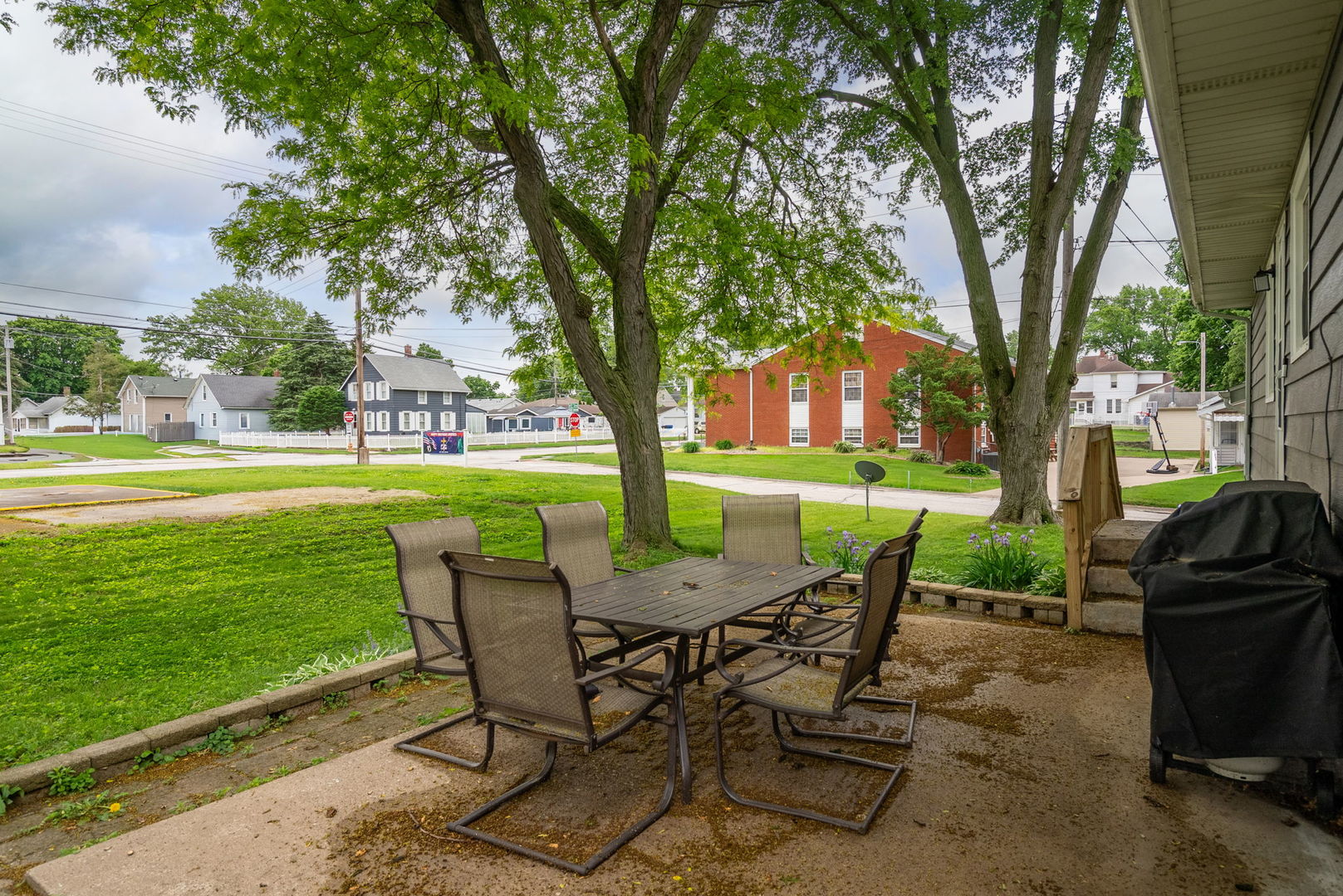 1435 26th Avenue Moline, IL 61265 - Photo 31 of 38 a view of a chairs and table in the garden