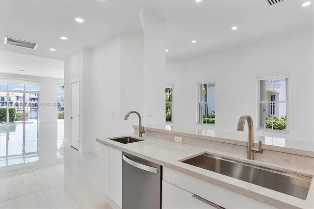 $13,000 | 21301 Northeast 38th Avenue, Unit 58, Aventura, FL 33180