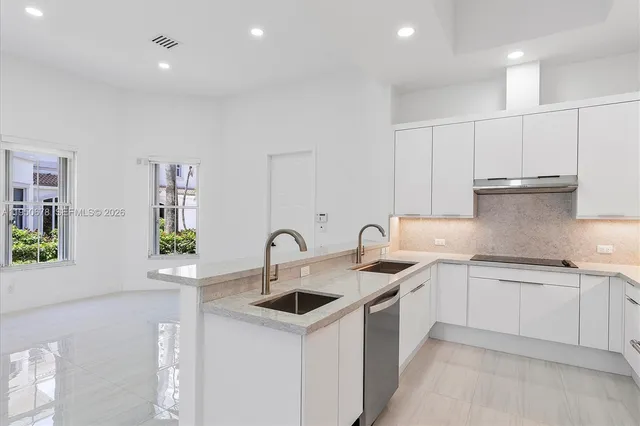 $13,000 | 21301 Northeast 38th Avenue, Unit 58, Aventura, FL 33180