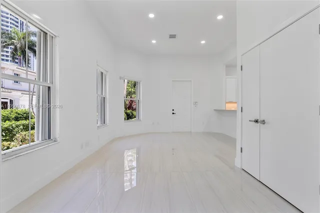 $13,000 | 21301 Northeast 38th Avenue, Unit 58, Aventura, FL 33180