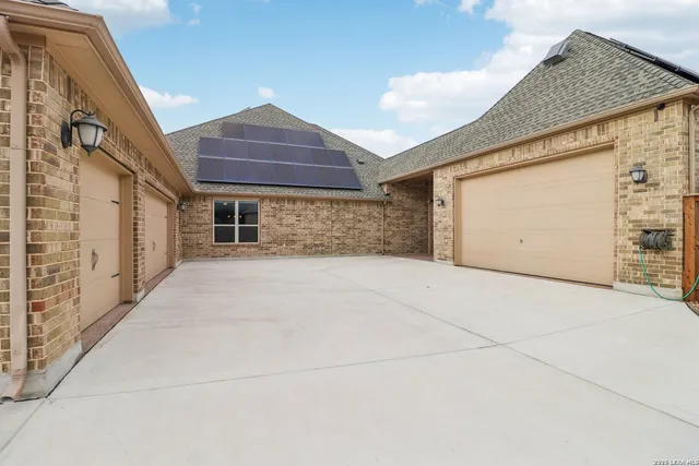 $649,990 | 598 Texas Bend, Castroville, TX 78009