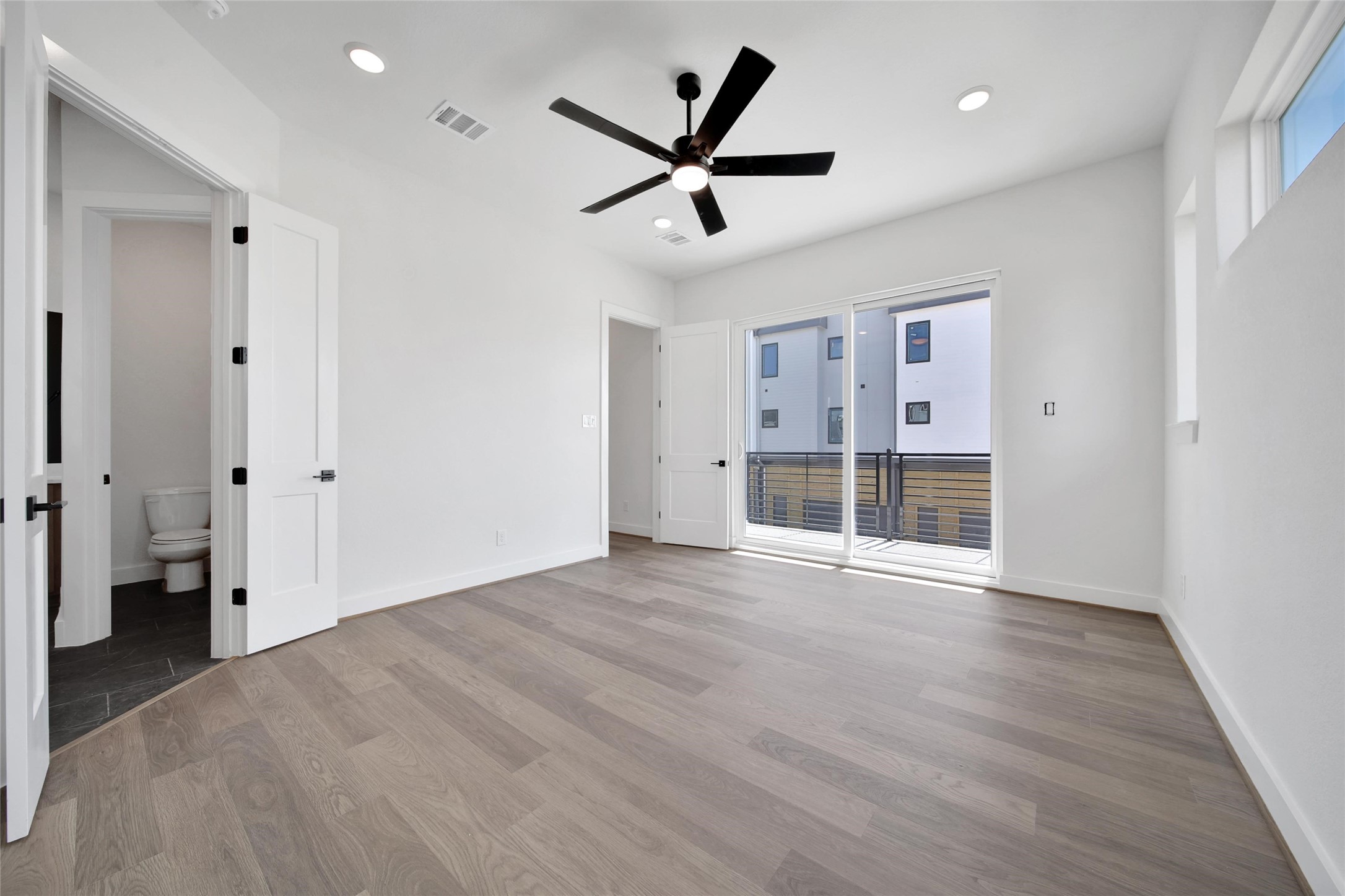 4404 Anthony Court Lane Seabrook, TX 77586 - Photo 11 of 36 a view of a livingroom with a ceiling fan & a ceiling fan